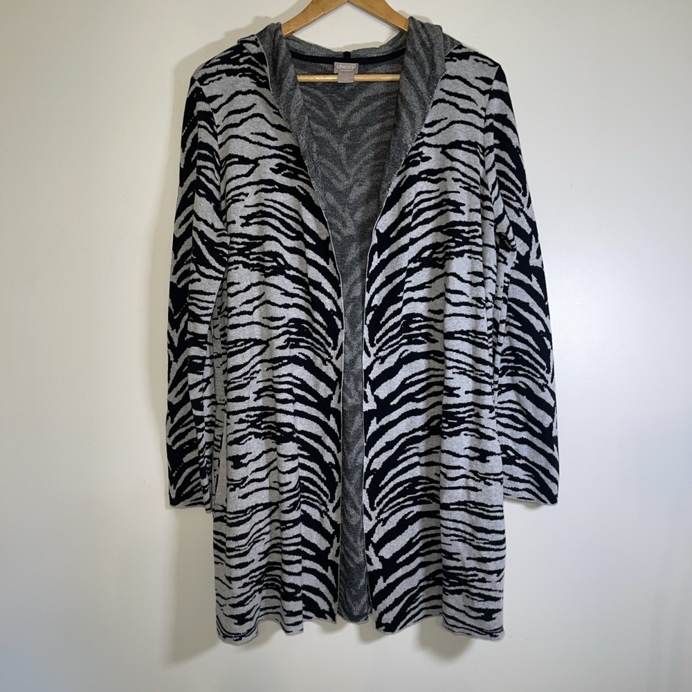 Chico's Zenergy Size 1 M Zebra Print Hooded Cardigan Duster Pockets Black Gray